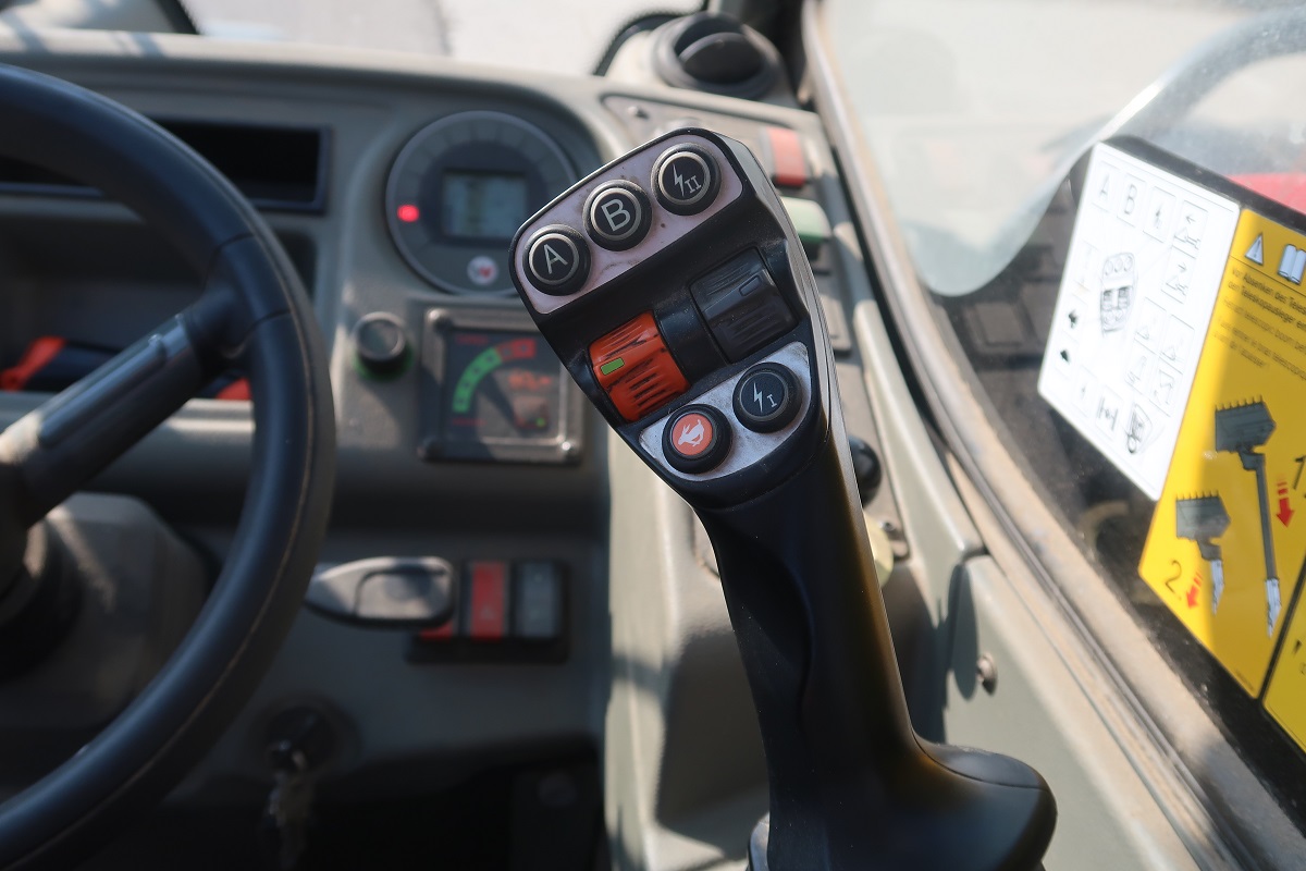 Weidemann T5522 &ndash; Kicsi, de erős rakod&oacute;g&eacute;p