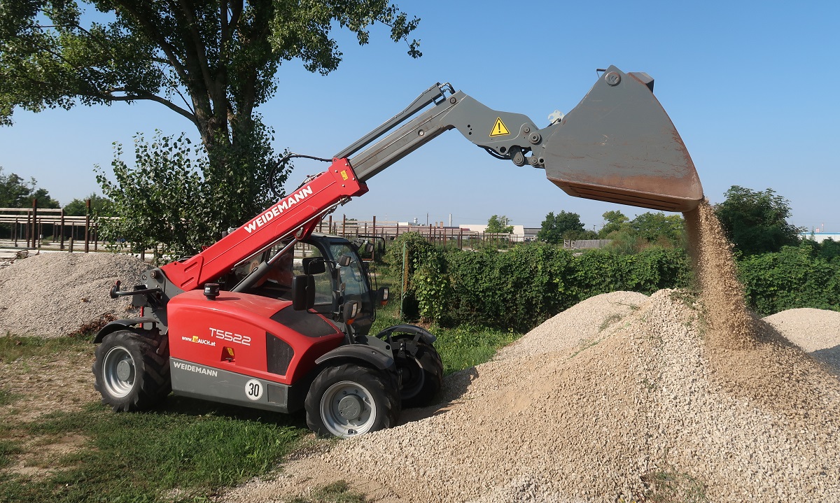 Weidemann T5522 &ndash; Kicsi, de erős rakod&oacute;g&eacute;p
