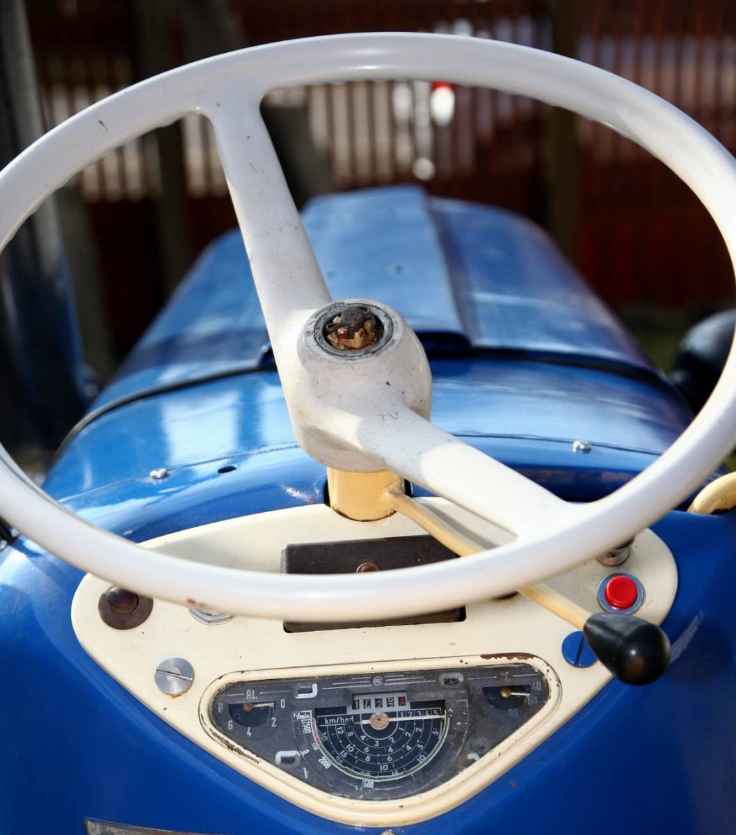 A mezőg&eacute;pek veter&aacute;njai &ndash; Egy cseh f&ouml;ldműves, a Zetor 3011