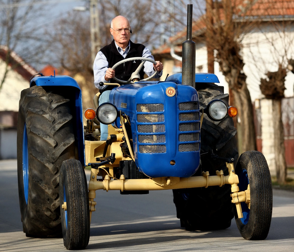 A mezőg&eacute;pek veter&aacute;njai &ndash; Egy cseh f&ouml;ldműves, a Zetor 3011