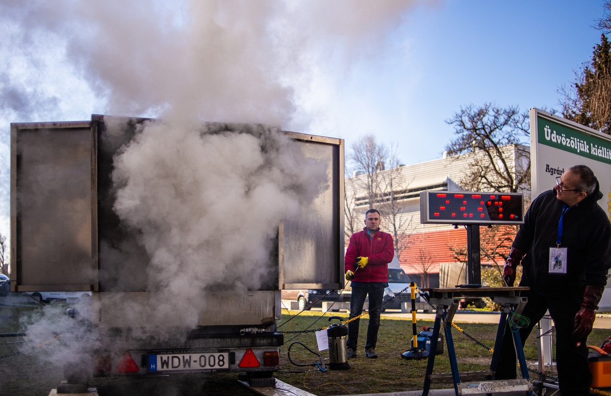 Kialszik a tűz, megmenek&uuml;lnek az &eacute;rt&eacute;kek