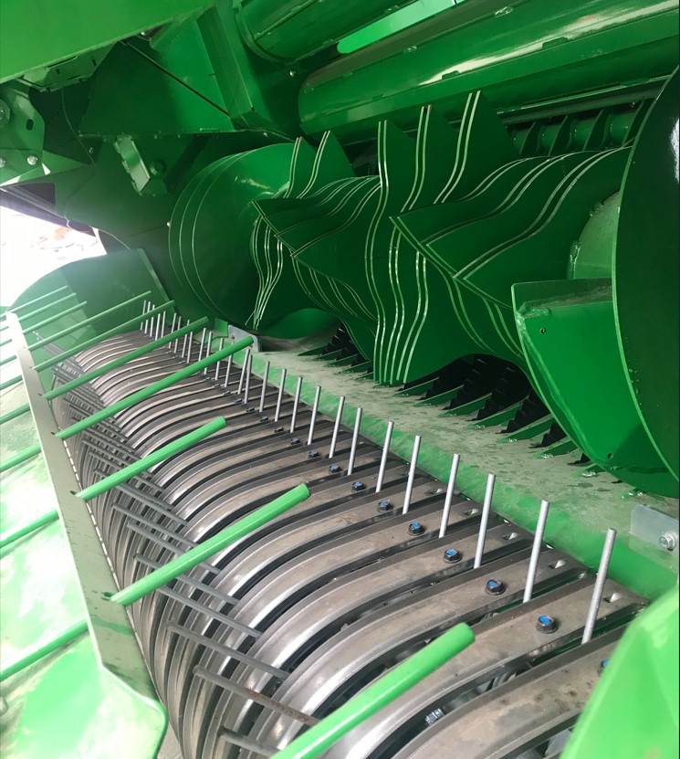 Extrém rendfelszedési kapacitás a John Deere V451R-től