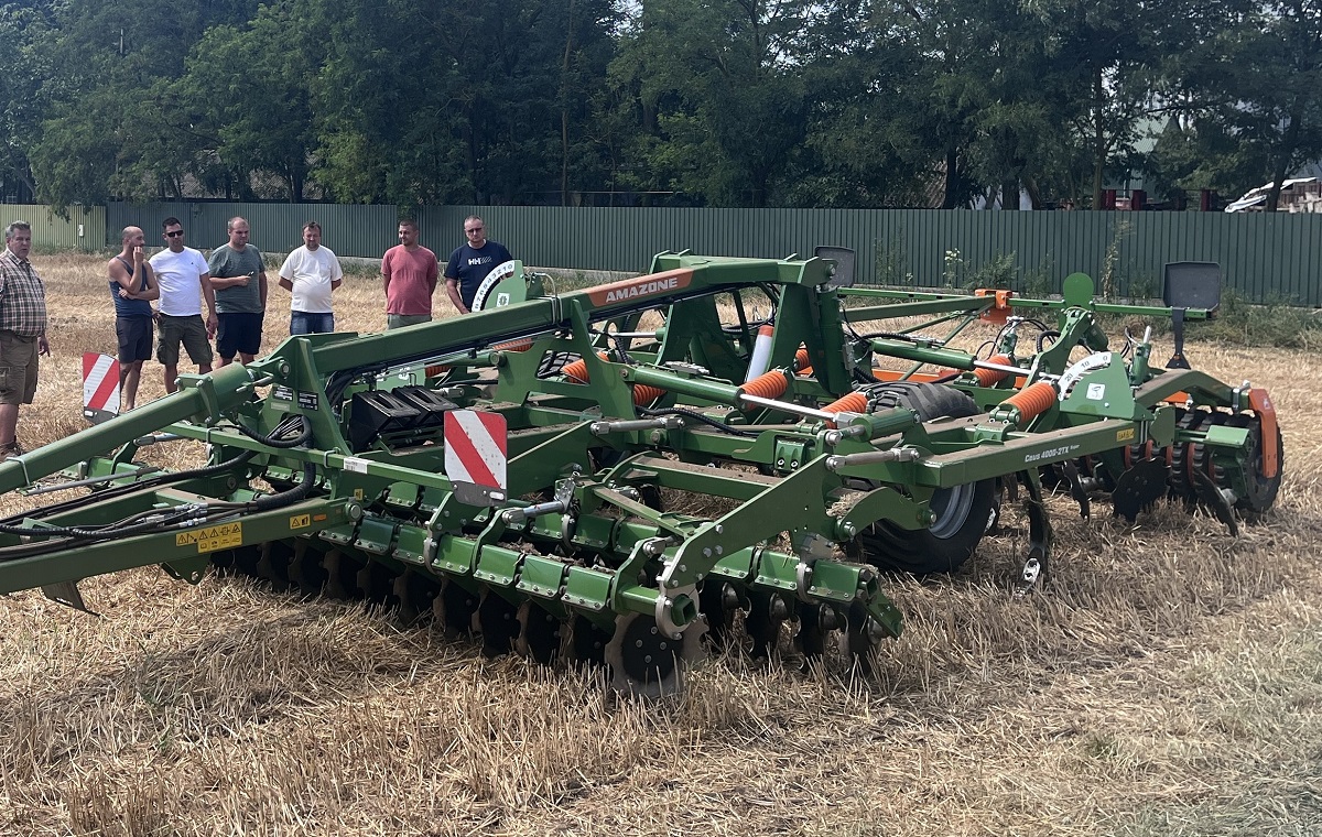 Hat&eacute;kony talajművel&eacute;s &eacute;s vet&eacute;s Amazone g&eacute;pekkel: Amazone Cirrus, Ceus &eacute;s Catros a j&uacute;liusi forr&oacute; dem&oacute;k&ouml;r&uacute;ton