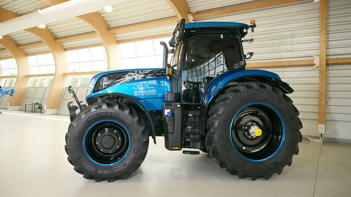 A New Holland a Basildonban legy&aacute;rtott k&eacute;tmilliomodik traktorral &uacute;j m&eacute;rf&ouml;ldk&ouml;vet &uuml;nnepel a gy&aacute;r fenn&aacute;ll&aacute;s&aacute;nak 60. &eacute;v&eacute;ben 