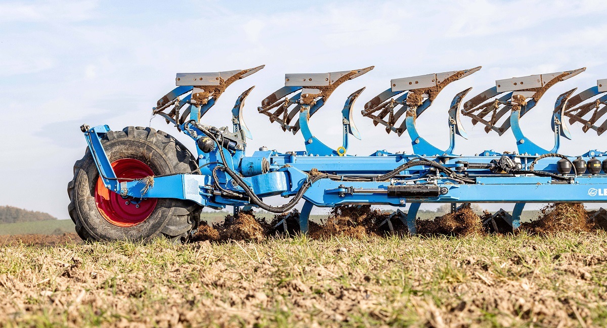 LEMKEN Diamant 18 &minus; f&eacute;ligf&uuml;ggesztett v&aacute;ltvaforgat&oacute; eke profiknak tervezve