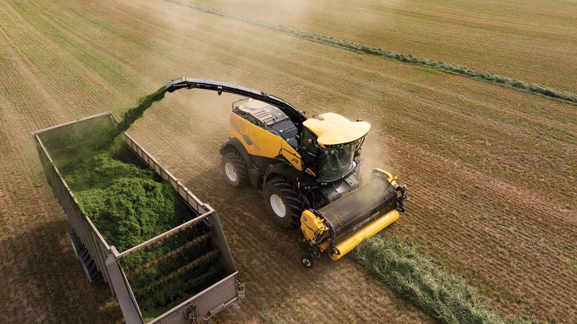 New Holland fejleszt&eacute;sek a sil&oacute;z&oacute;kn&aacute;l is 2025-től