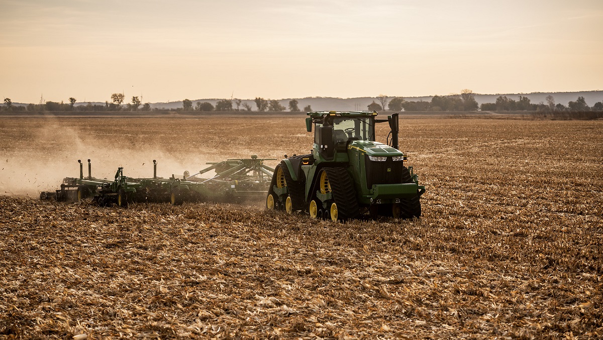 A John Deere &uacute;j auton&oacute;m g&eacute;peket &eacute;s technol&oacute;gi&aacute;kat mutatott be a CES 2025 ki&aacute;ll&iacute;t&aacute;son