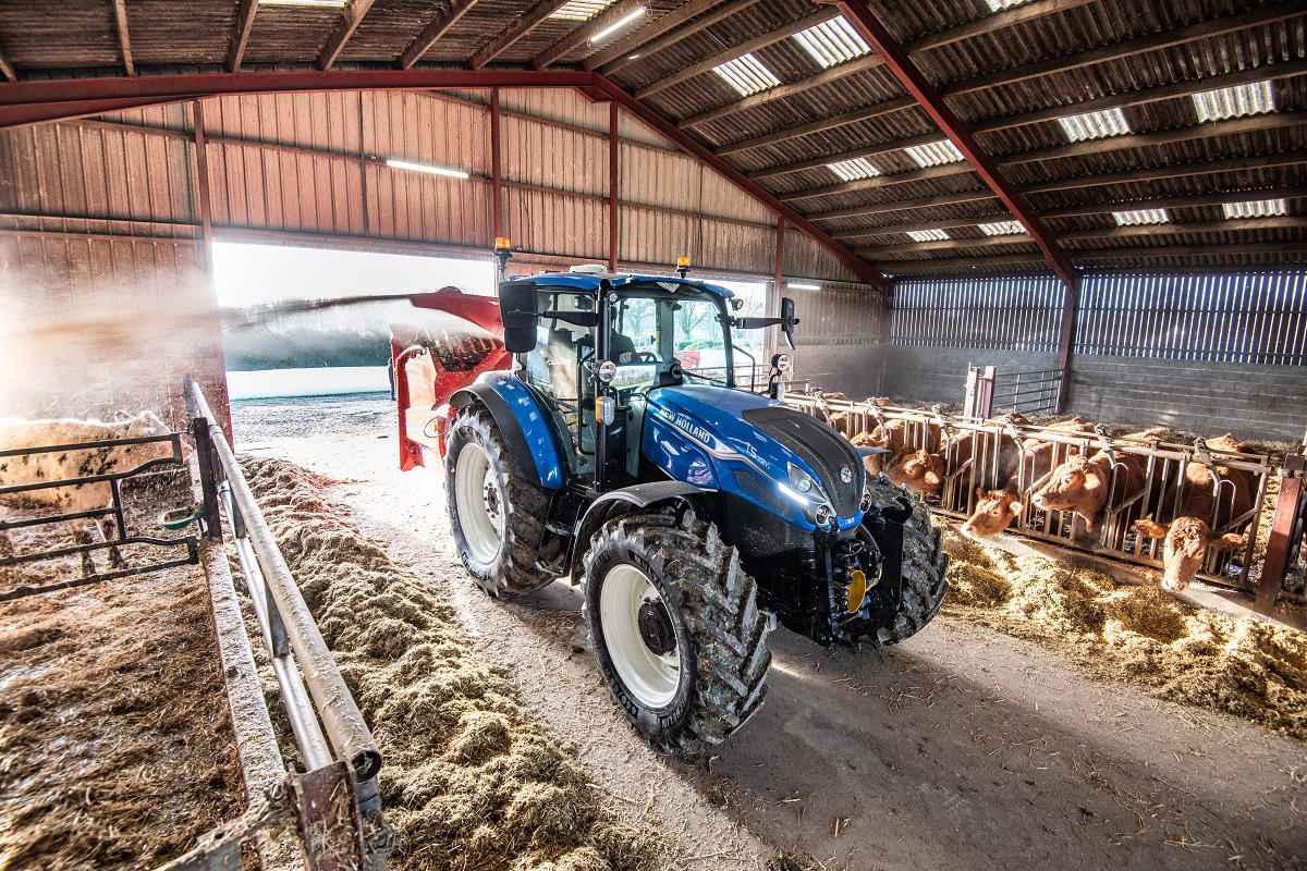 Sokkal t&ouml;bb mint egy r&aacute;ncfelvarr&aacute;s &ndash; Meg&eacute;rkeztek a  New Holland T5 Utility traktorok