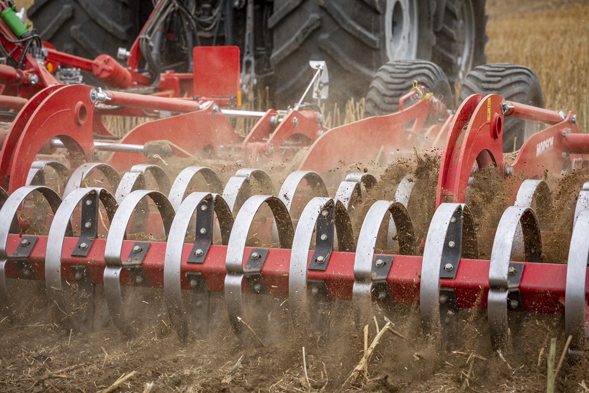 Talajhigi&eacute;nia, asz&aacute;lykezel&eacute;s a HORSCH g&eacute;peivel &ndash; K&uuml;l&ouml;nf&eacute;le talajművel&eacute;si technik&aacute;k &eacute;s eszk&ouml;zeik 