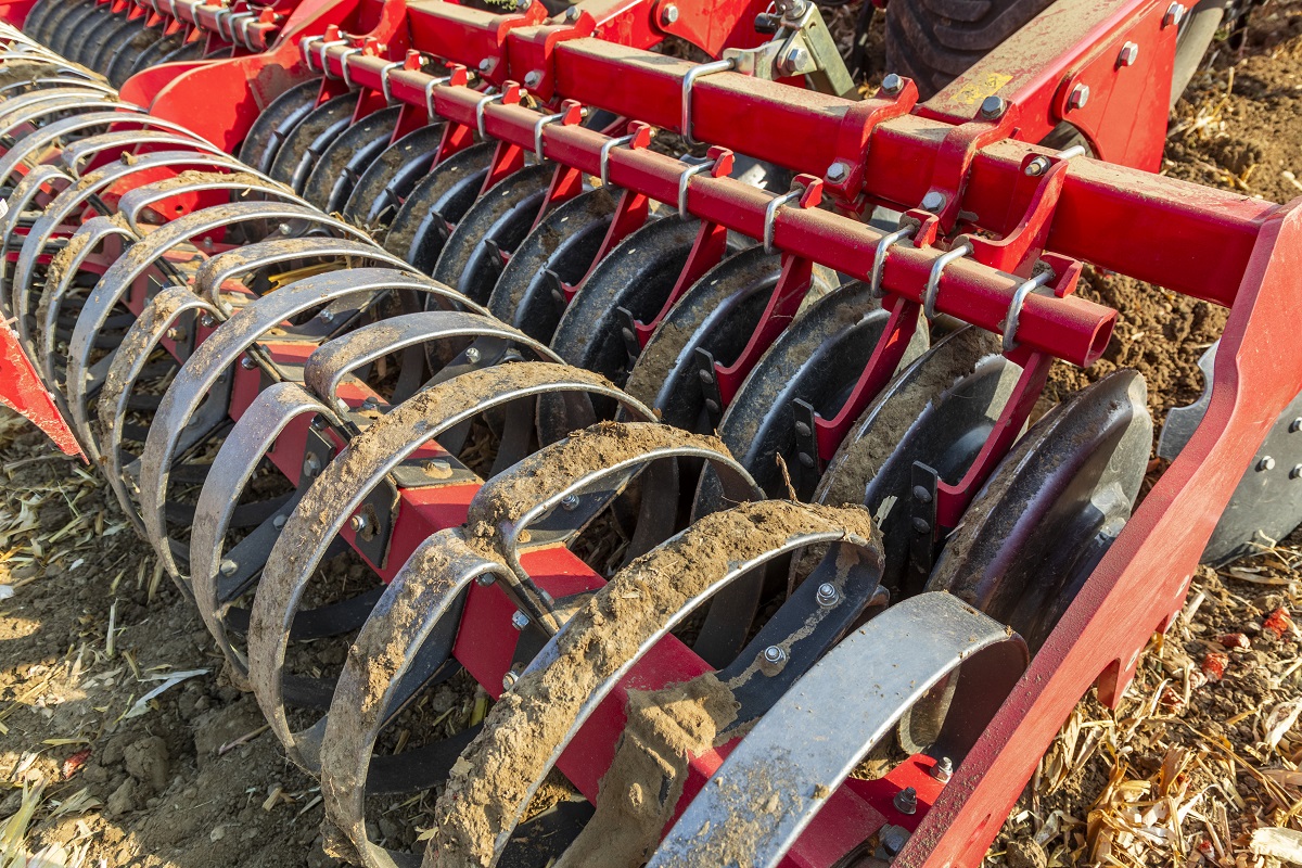 Talajhigi&eacute;nia, asz&aacute;lykezel&eacute;s a HORSCH g&eacute;peivel &ndash; K&uuml;l&ouml;nf&eacute;le talajművel&eacute;si technik&aacute;k &eacute;s eszk&ouml;zeik 