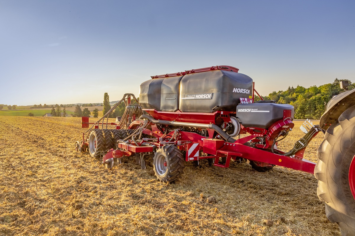 Talajhigi&eacute;nia, asz&aacute;lykezel&eacute;s a HORSCH g&eacute;peivel &ndash; K&uuml;l&ouml;nf&eacute;le talajművel&eacute;si technik&aacute;k &eacute;s eszk&ouml;zeik 