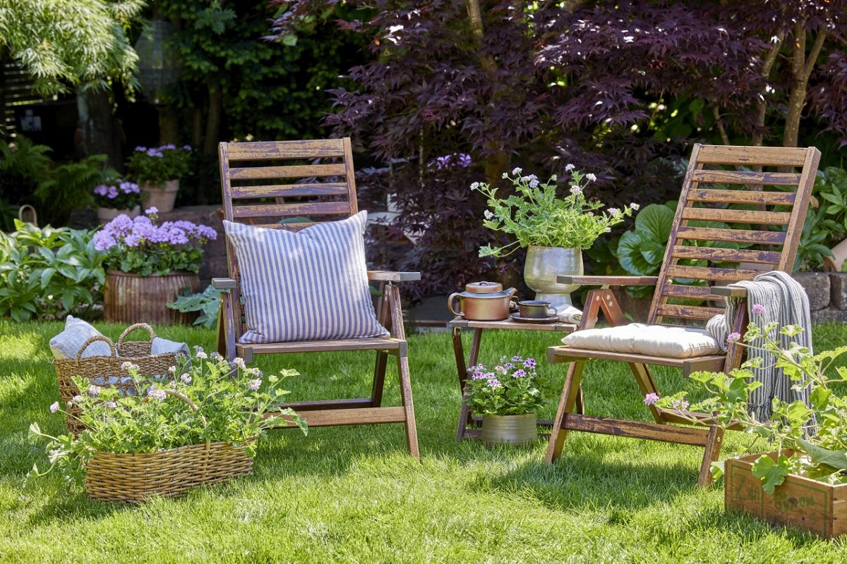 Mes&eacute;be illő kerti rejtekhelyek &ndash; Felt&ouml;ltőd&eacute;s a mened&eacute;ket ny&uacute;jt&oacute; musk&aacute;tli &aacute;rny&eacute;k&aacute;ban