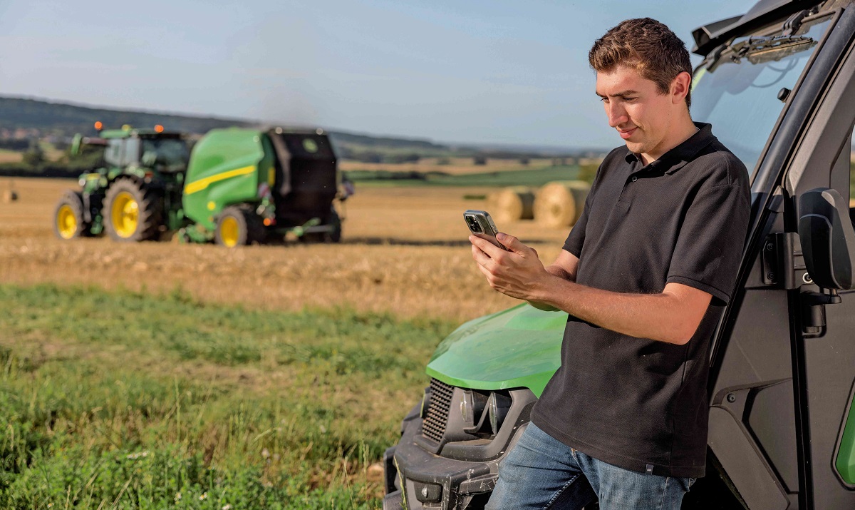 Fokozott teljesítmény, intelligens kapcsolat - A John Deere bemutatja a körbálázók következő generációját