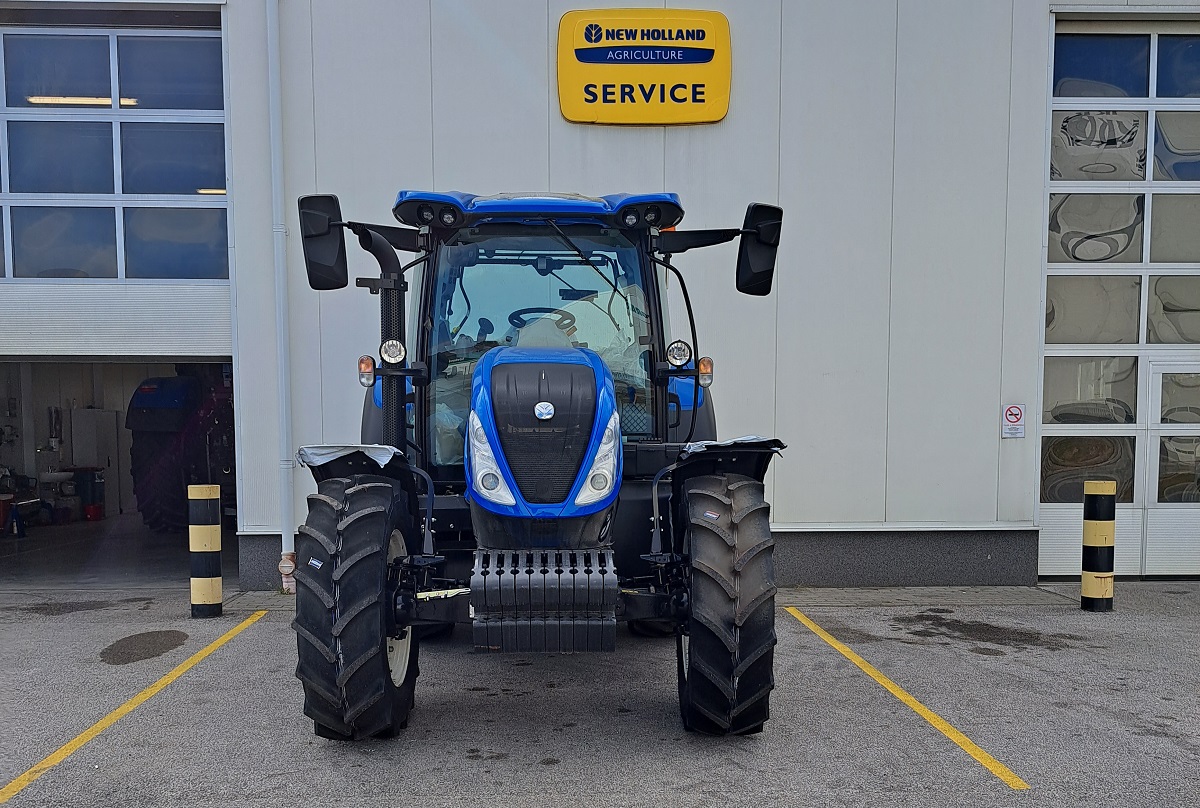 Gyerekkor&aacute;ban a komb&aacute;jnokat csod&aacute;lta a hat&aacute;rban, ma pedig m&aacute;r seg&iacute;t mozg&aacute;sban tartani a nagyvasakat 