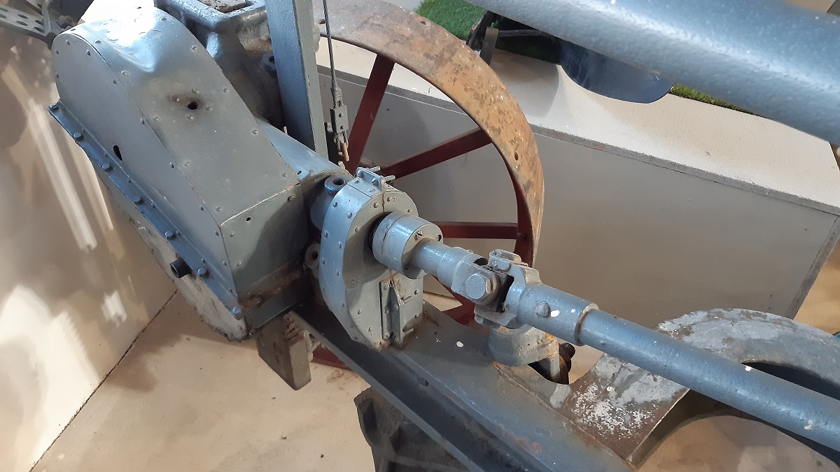 A mezőg&eacute;pek veter&aacute;njai  &ndash; STOCK motoreke  &ndash; Az &ouml;n&aacute;ll&oacute; sz&aacute;nt&oacute;g&eacute;p