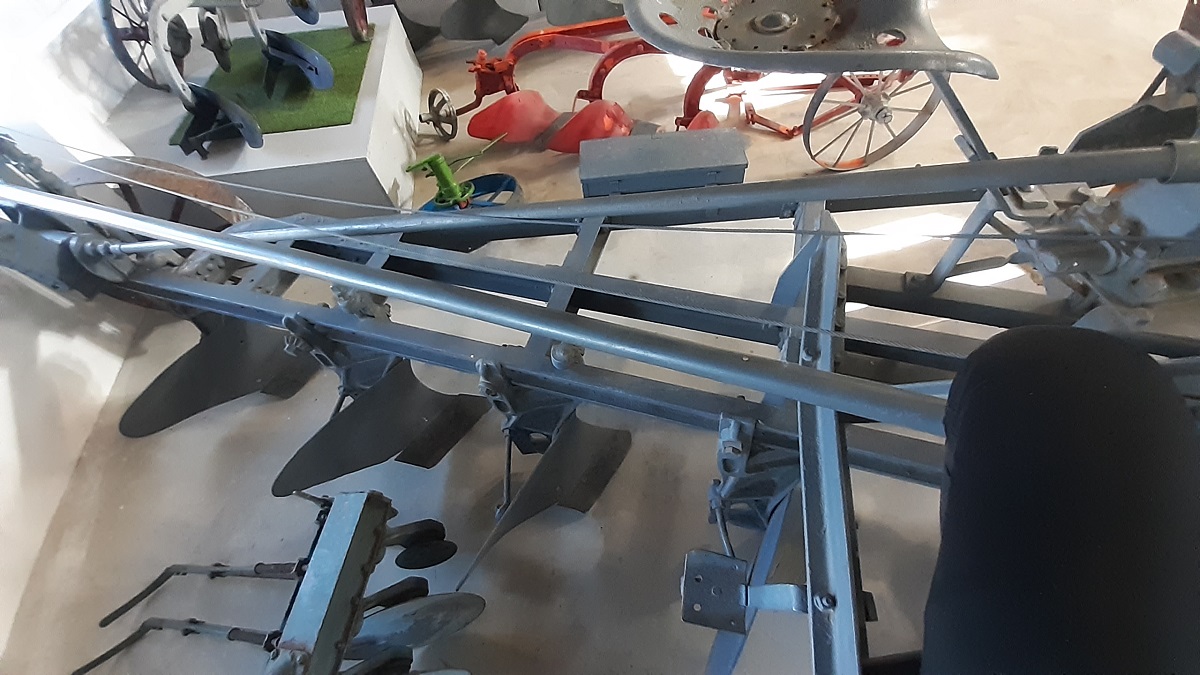A mezőg&eacute;pek veter&aacute;njai  &ndash; STOCK motoreke  &ndash; Az &ouml;n&aacute;ll&oacute; sz&aacute;nt&oacute;g&eacute;p
