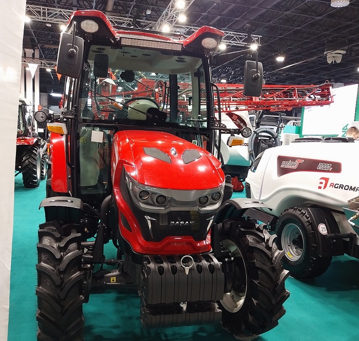  35 &eacute;v, &uacute;j m&aacute;rk&aacute;k a k&iacute;n&aacute;latban: bej&aacute;rtuk a SZEG&Aacute;NA Kft. standj&aacute;t az AGROmash-on 