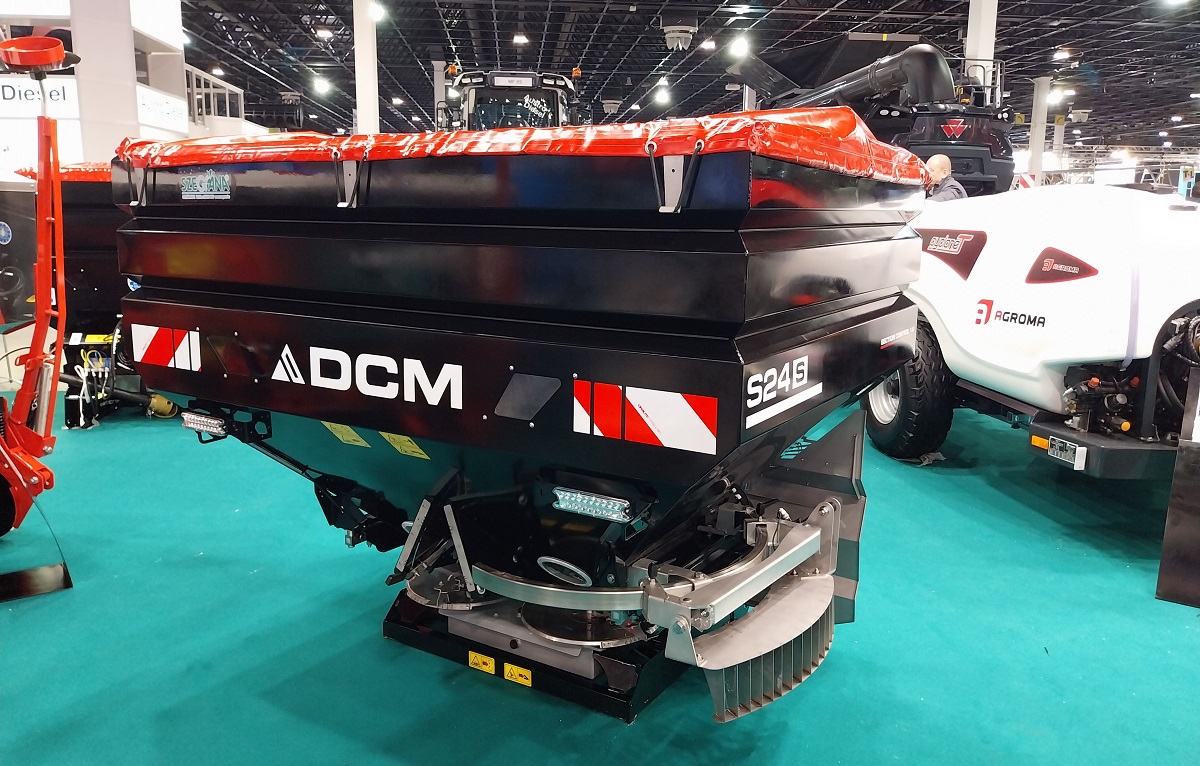  35 &eacute;v, &uacute;j m&aacute;rk&aacute;k a k&iacute;n&aacute;latban: bej&aacute;rtuk a SZEG&Aacute;NA Kft. standj&aacute;t az AGROmash-on 