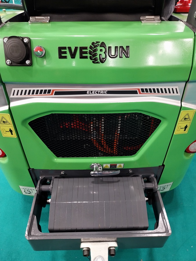  35 &eacute;v, &uacute;j m&aacute;rk&aacute;k a k&iacute;n&aacute;latban: bej&aacute;rtuk a SZEG&Aacute;NA Kft. standj&aacute;t az AGROmash-on 