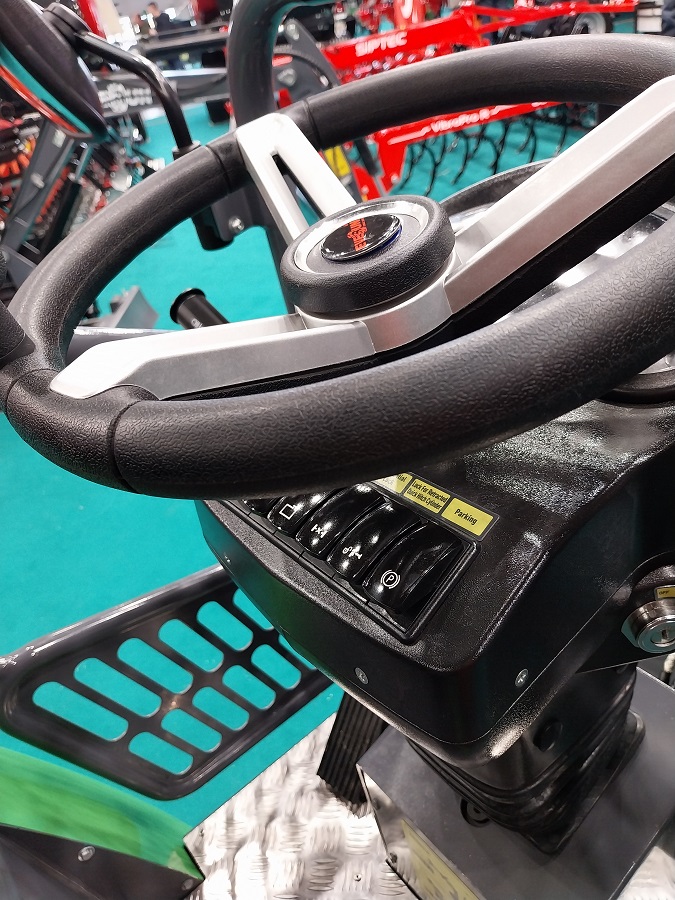  35 &eacute;v, &uacute;j m&aacute;rk&aacute;k a k&iacute;n&aacute;latban: bej&aacute;rtuk a SZEG&Aacute;NA Kft. standj&aacute;t az AGROmash-on 