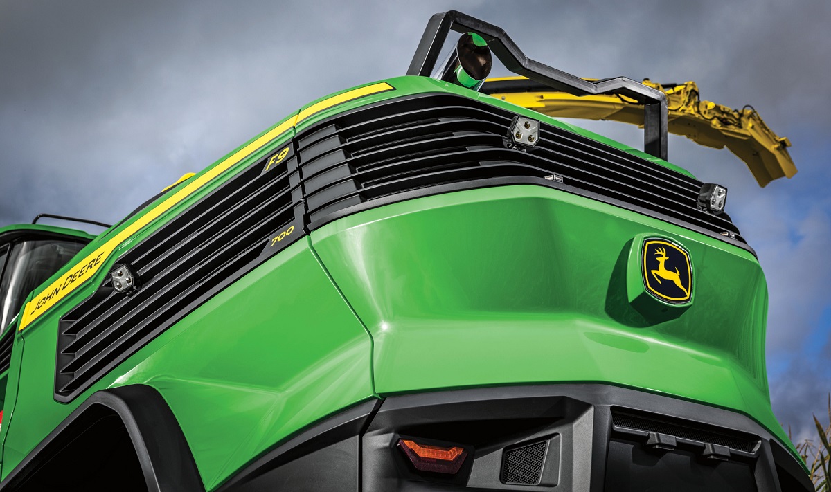 Új F8 és F9 önjáró szecskázógépek a John Deere kínálatában