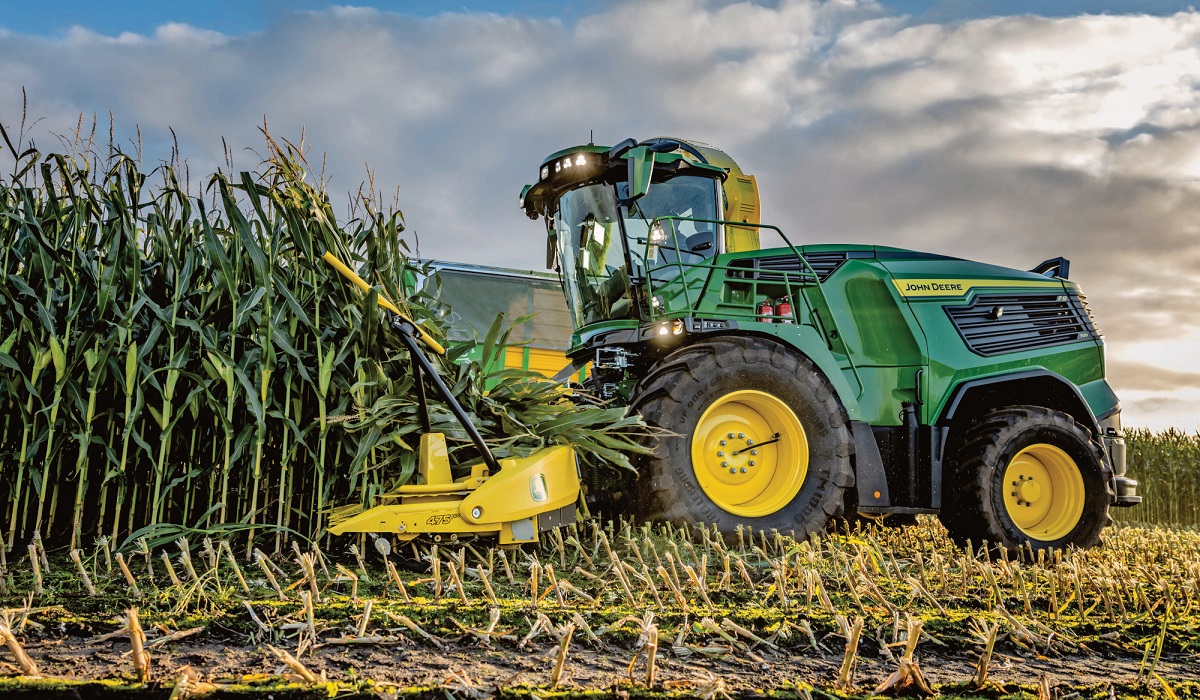 Új F8 és F9 önjáró szecskázógépek a John Deere kínálatában