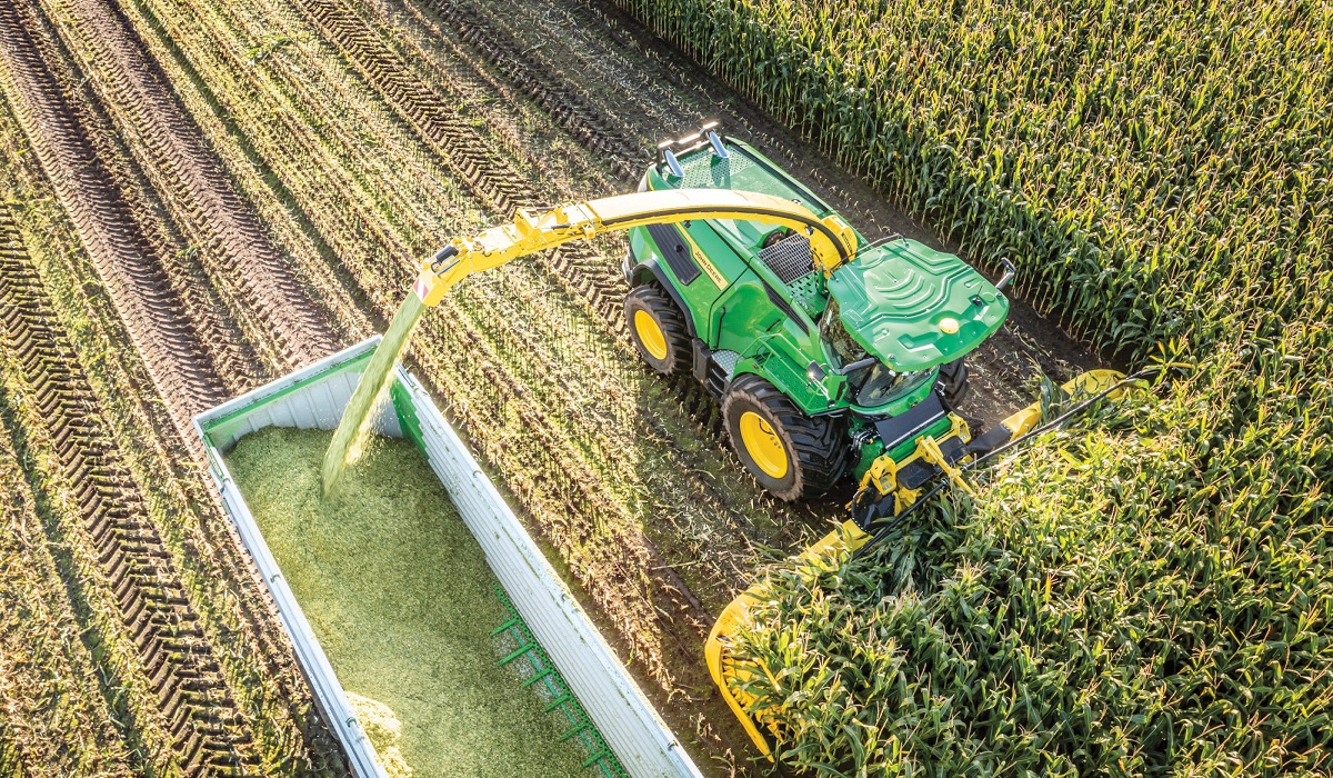 Új F8 és F9 önjáró szecskázógépek a John Deere kínálatában