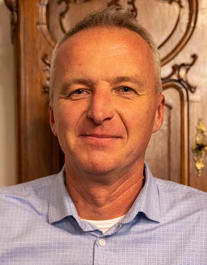 Gazdaszemmel a KRONE kasza &ndash; Hozza a pap&iacute;rform&aacute;t: ig&eacute;nyes &eacute;s minim&aacute;lis karbantart&aacute;ssal fut