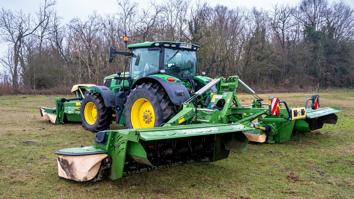 Gazdaszemmel a KRONE kasza &ndash; Hozza a pap&iacute;rform&aacute;t: ig&eacute;nyes &eacute;s minim&aacute;lis karbantart&aacute;ssal fut