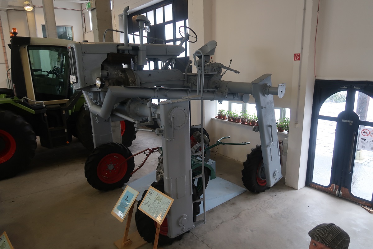 DUTRA UH-40 &ndash; Szőlőművelő hidastraktor