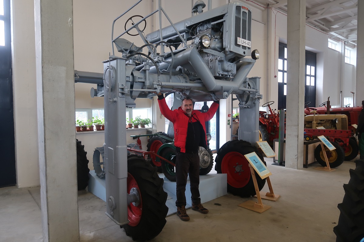 DUTRA UH-40 &ndash; Szőlőművelő hidastraktor