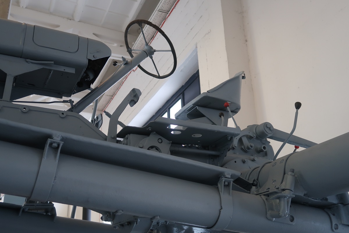 DUTRA UH-40 &ndash; Szőlőművelő hidastraktor