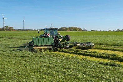 12,50 méter átütő erő: a KRONE bemutatja az új EasyCut B 1250 CV Fold Collect modellt