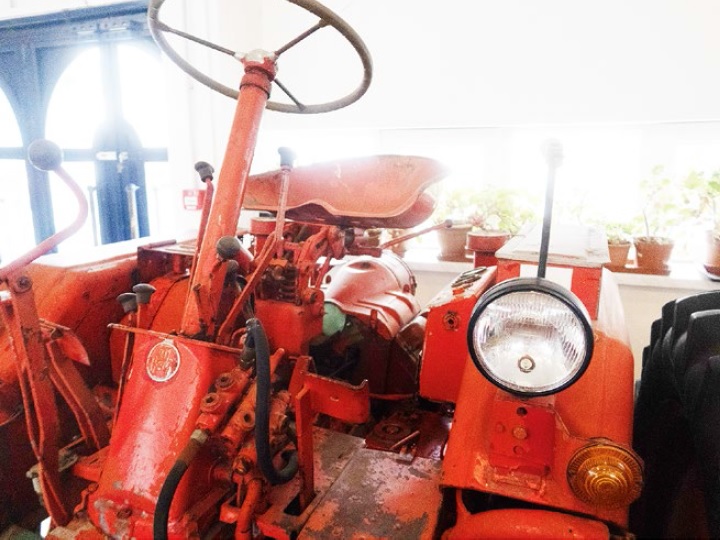 A mezőg&eacute;pek veter&aacute;njai &ndash; RS-09 eszk&ouml;zhord&oacute; traktor