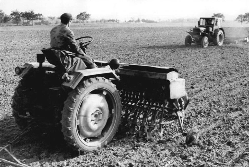 A mezőg&eacute;pek veter&aacute;njai &ndash; RS-09 eszk&ouml;zhord&oacute; traktor