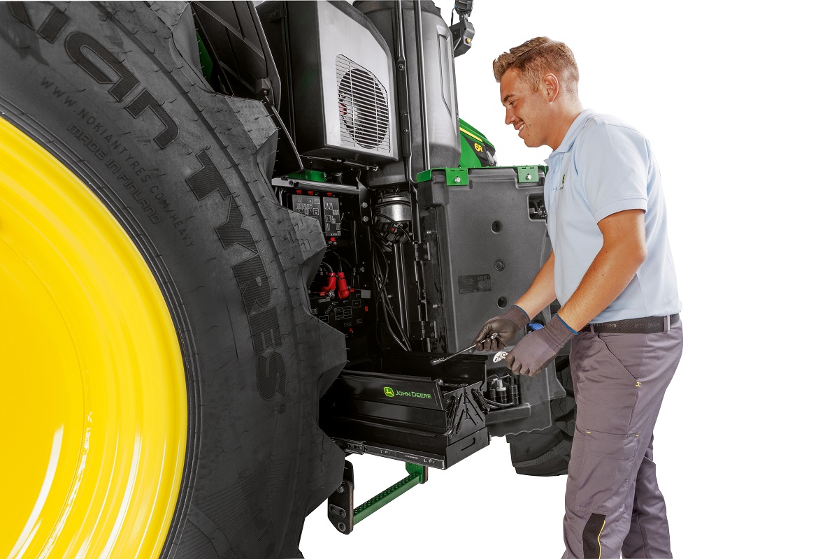 A John Deere meg&uacute;j&iacute;tja &bdquo;L&rdquo; nagy &eacute;s &bdquo;XL&rdquo; extra nagy alv&aacute;zas 6R traktorjait