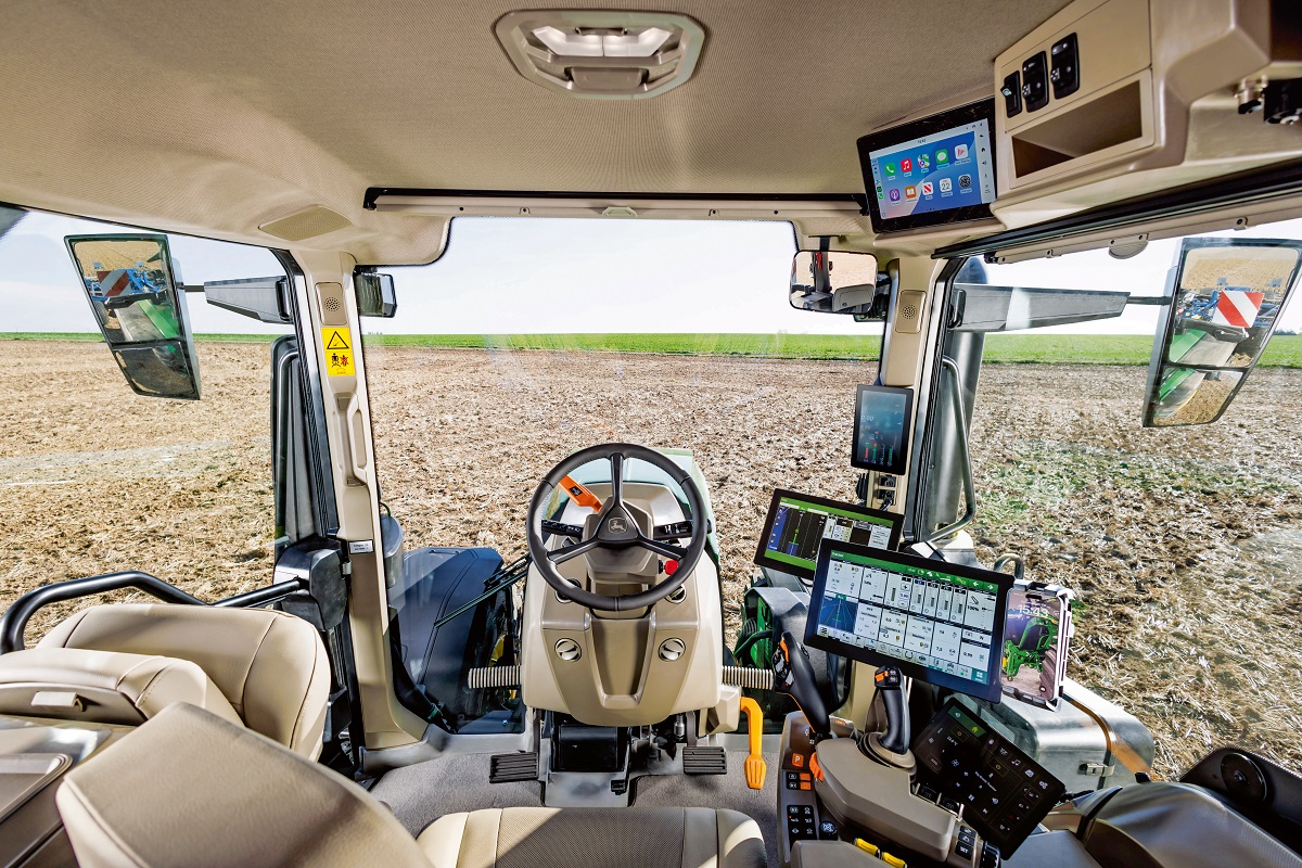 A John Deere meg&uacute;j&iacute;tja &bdquo;L&rdquo; nagy &eacute;s &bdquo;XL&rdquo; extra nagy alv&aacute;zas 6R traktorjait