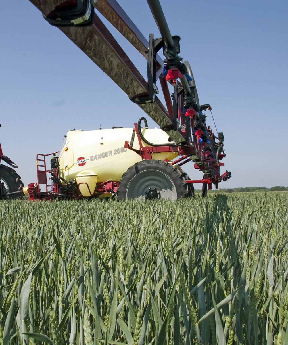 Ranger vontatott szántóföldi permetezőgép