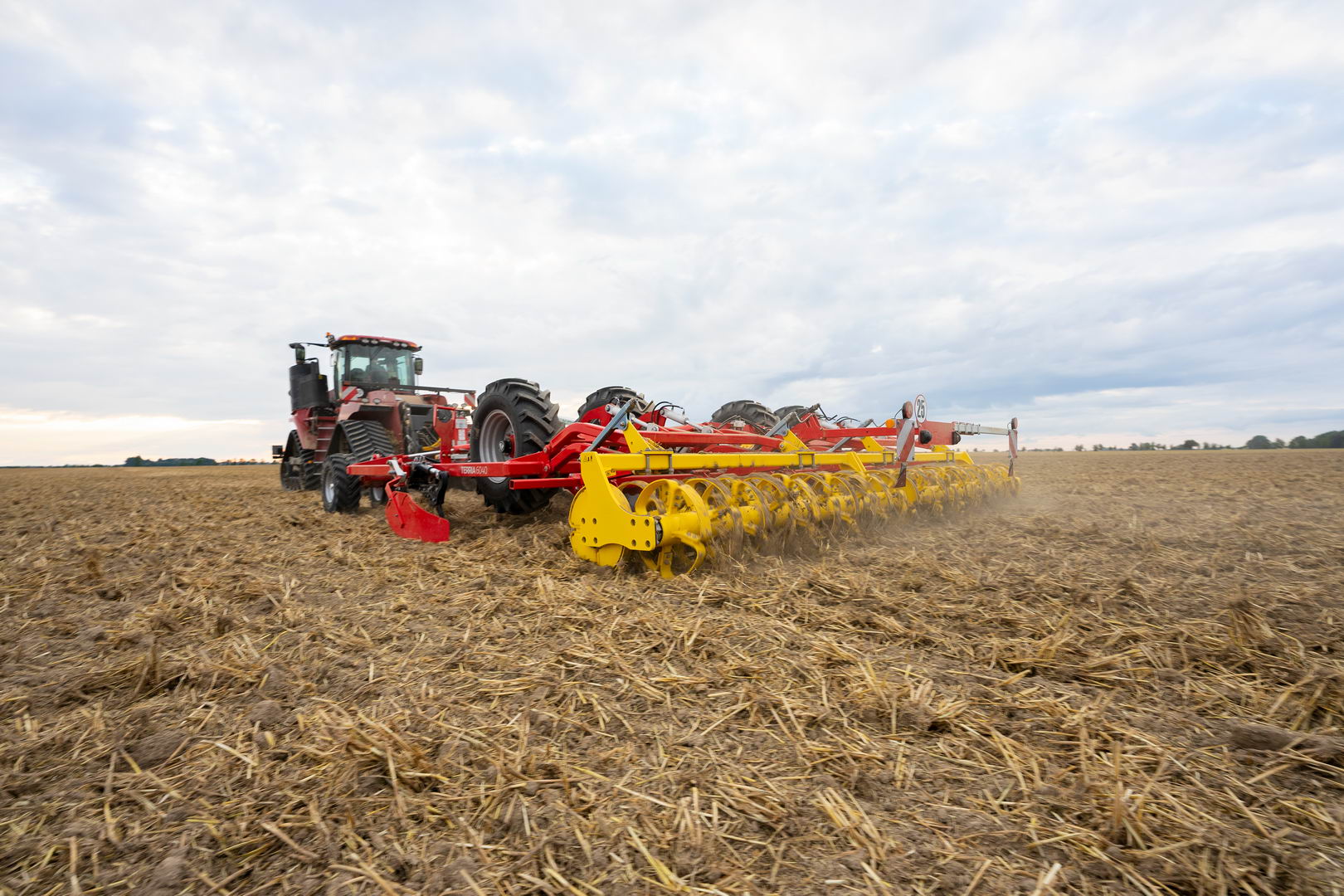Pöttinger TERRIA vontatott nehézkultivátorok